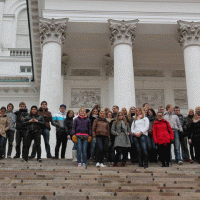 Meie klass Helsingi Toomkiriku taustal